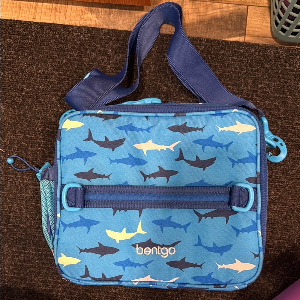 Bentgo shark lunch box bag